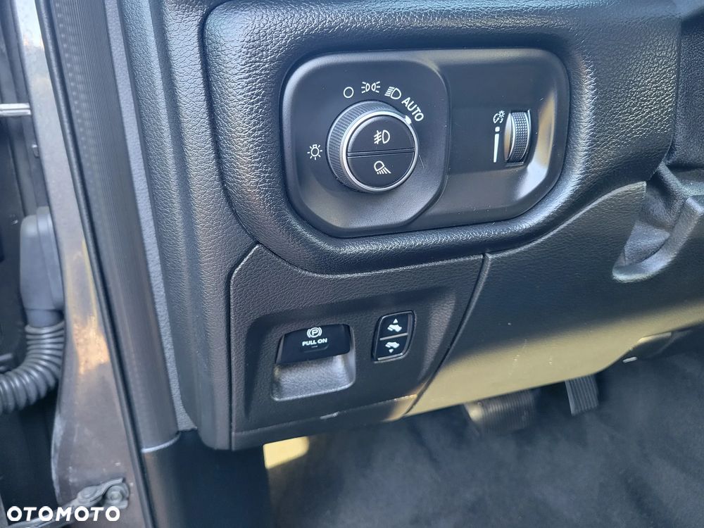 RAM 1500 Crew Cab Shortbed Bighorn - 20