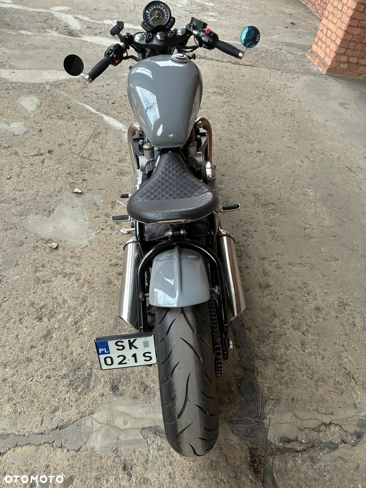 Triumph Bonneville Bobber - 4