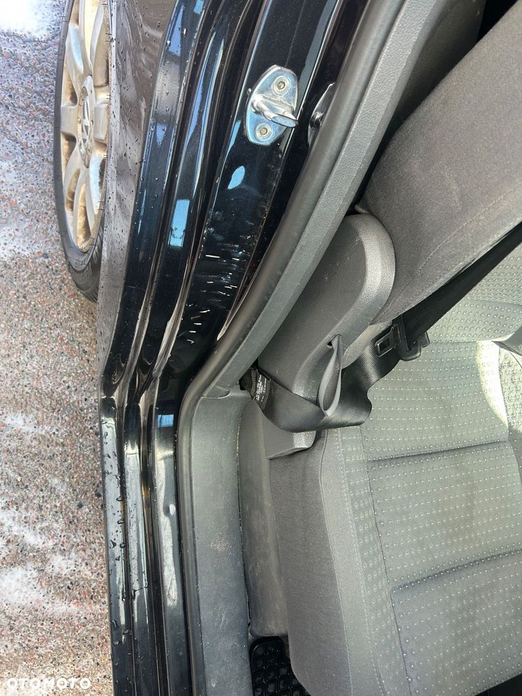 Volkswagen Touran 1.9 TDI Highline - 17