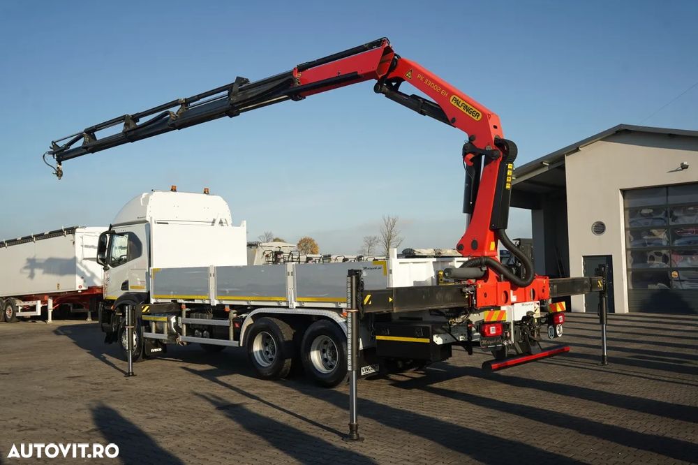 Iveco X-WAY 480 / 6x4 / CAROSERIE CU OBOANE - 6,1 m / + MACARAUA PALFINGER PK 33002 EH / MAX: 6.600 KG / ROTATOR / TELECOMANDĂ / ANVELOPE 100% / - 5