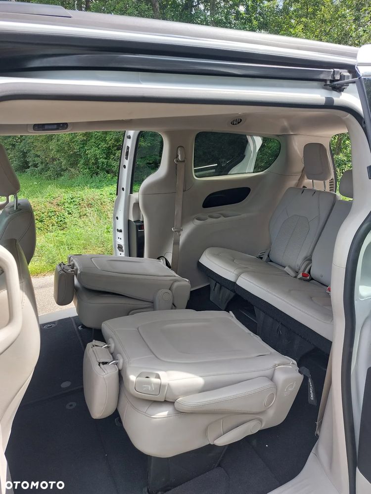 Chrysler Pacifica - 35