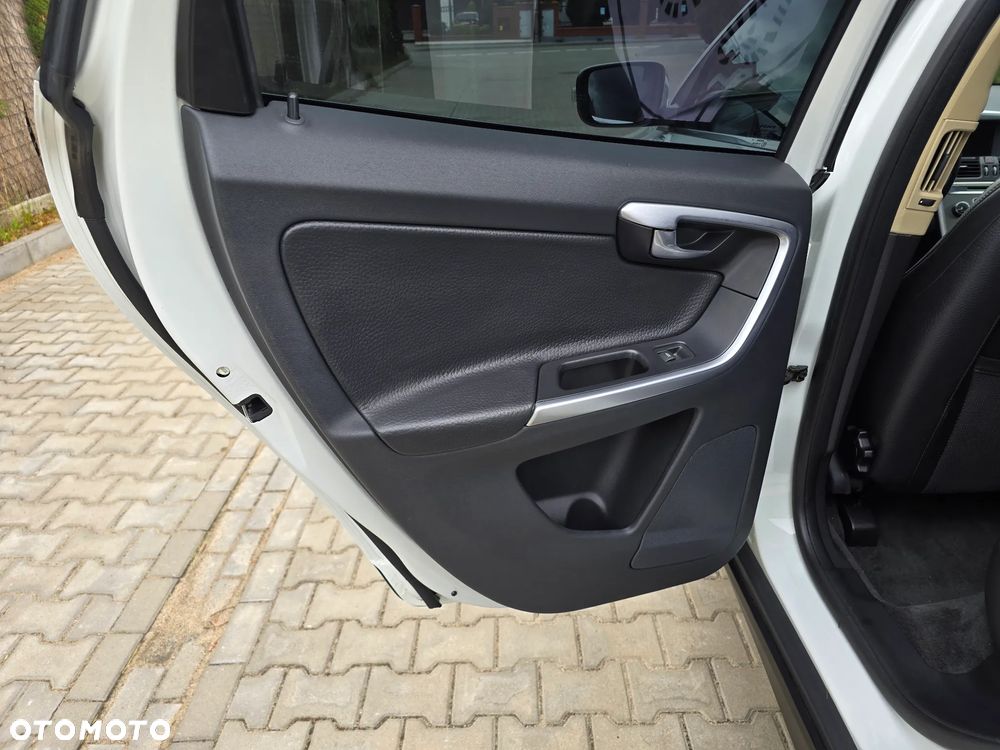 Volvo XC 60 D3 Momentum - 16