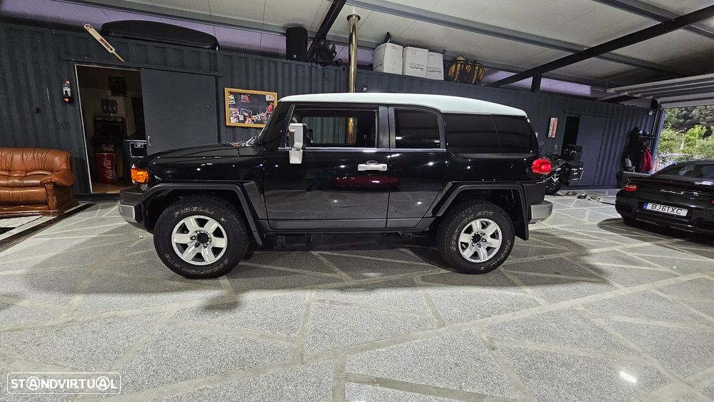 Toyota FJ Cruiser - 3
