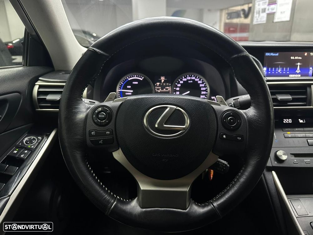 Lexus IS 300H Sport Edition - 12