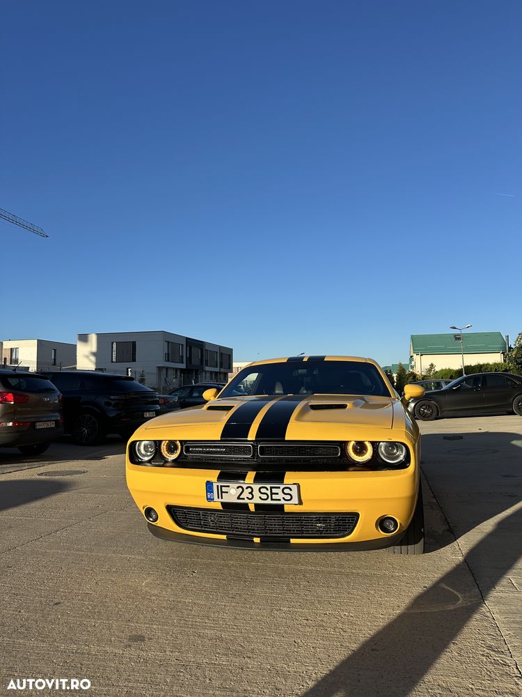 Dodge Challenger - 2