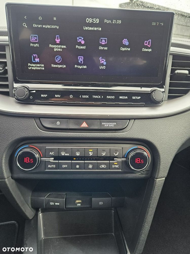 Kia Ceed - 10