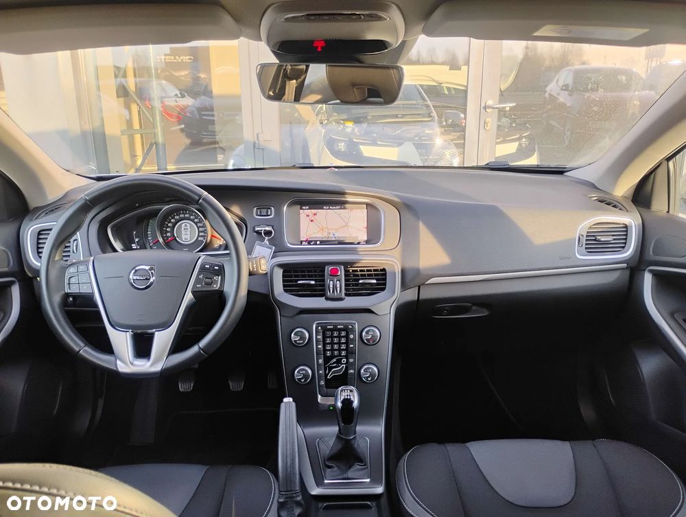 Volvo V40 D2 Drive-E Momentum - 12