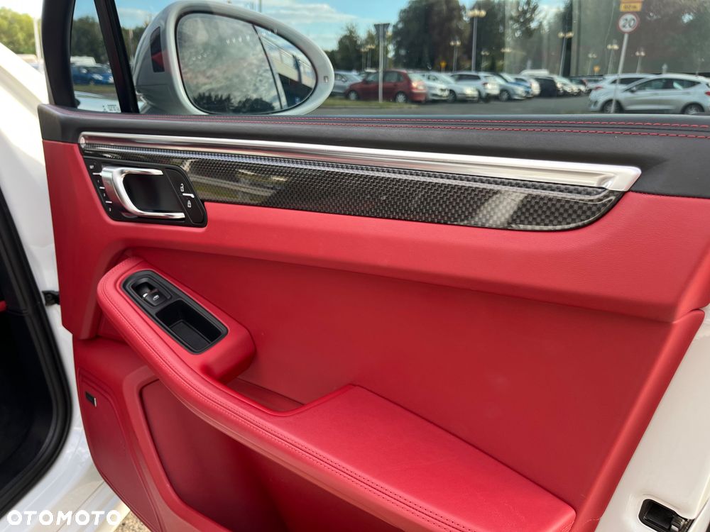 Porsche Macan Turbo - 23