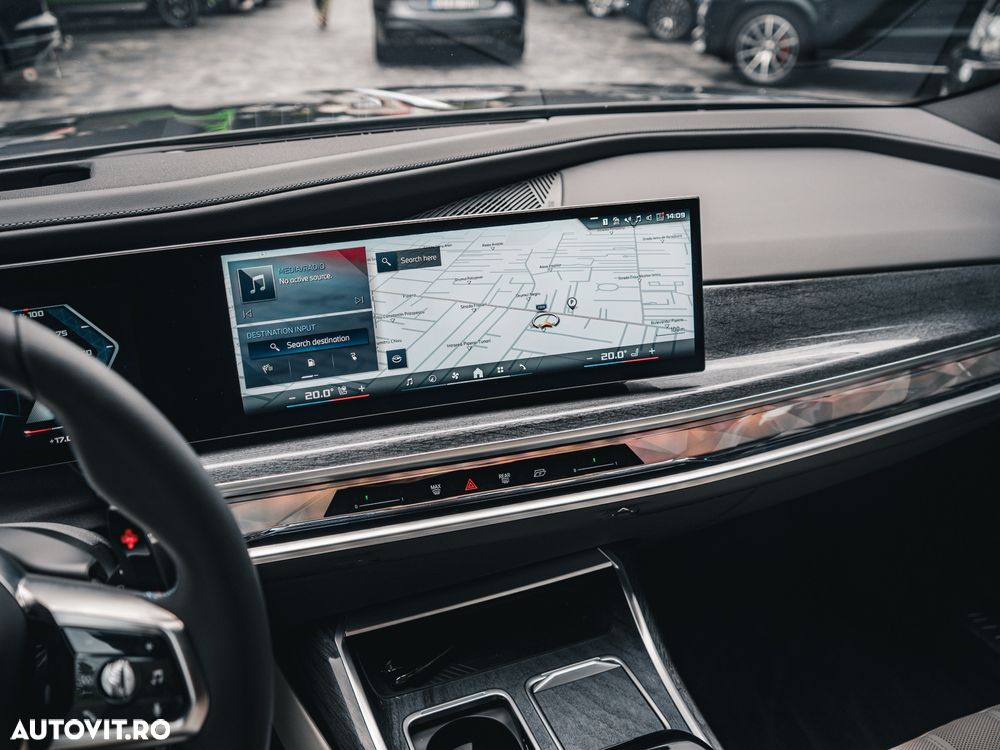 BMW M7 M760e xDrive AT PHEV - 27