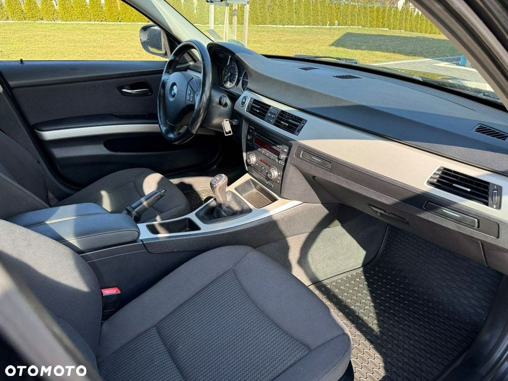 BMW Seria 3 318d DPF Edition Lifestyle - 16