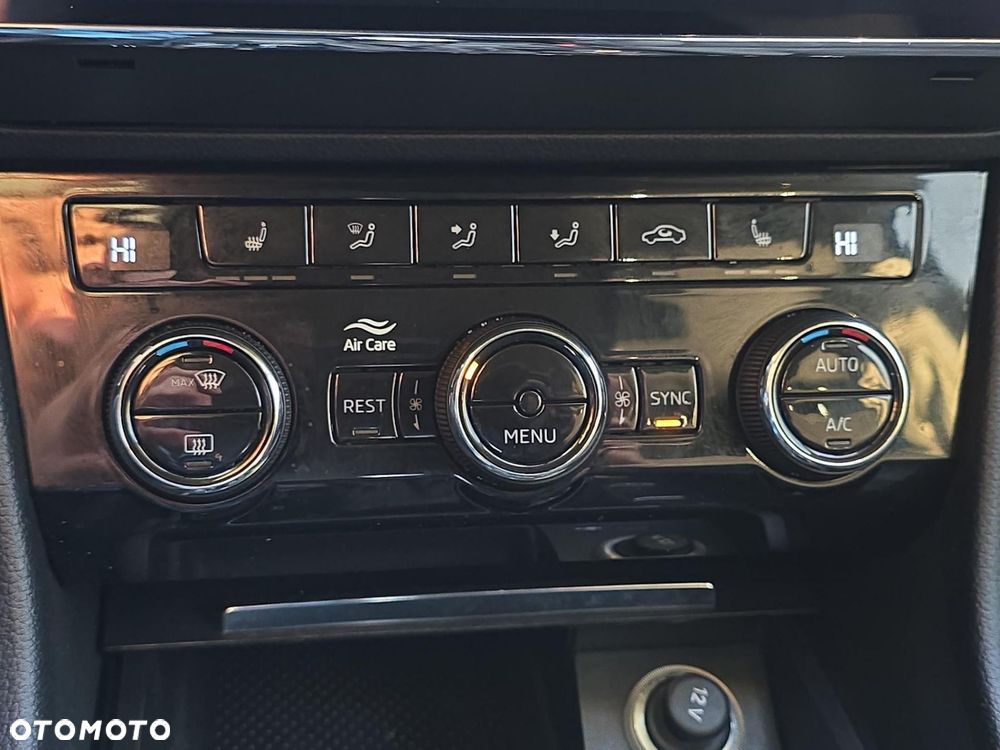 Skoda Superb 2.0 TDI SCR Style DSG - 24