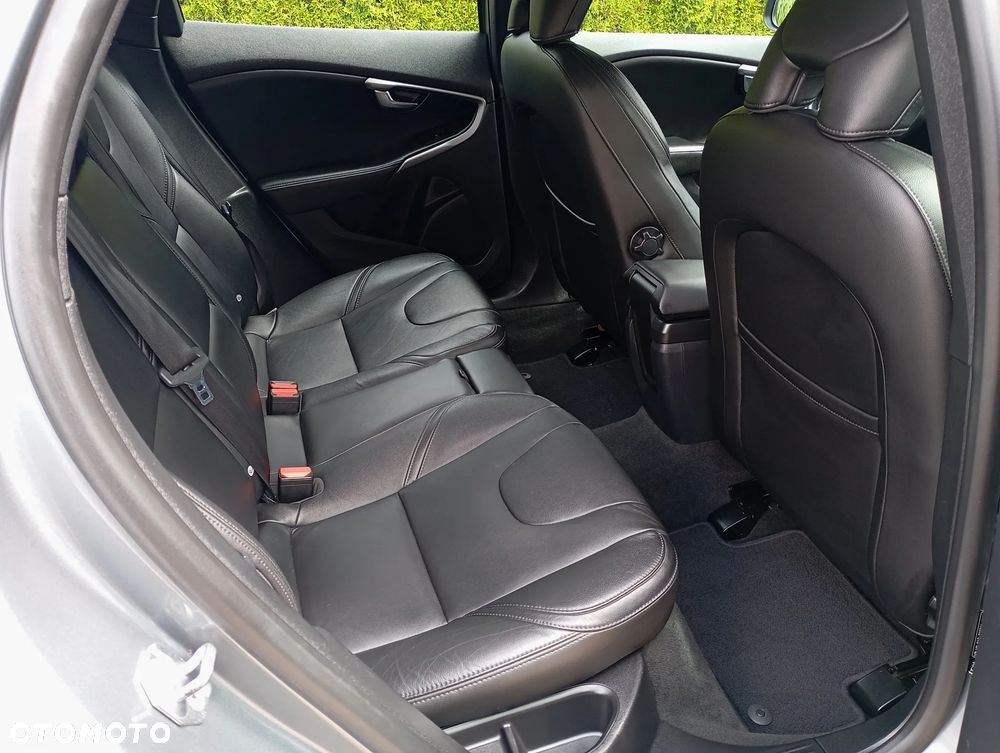 Volvo V40 D2 Momentum - 16
