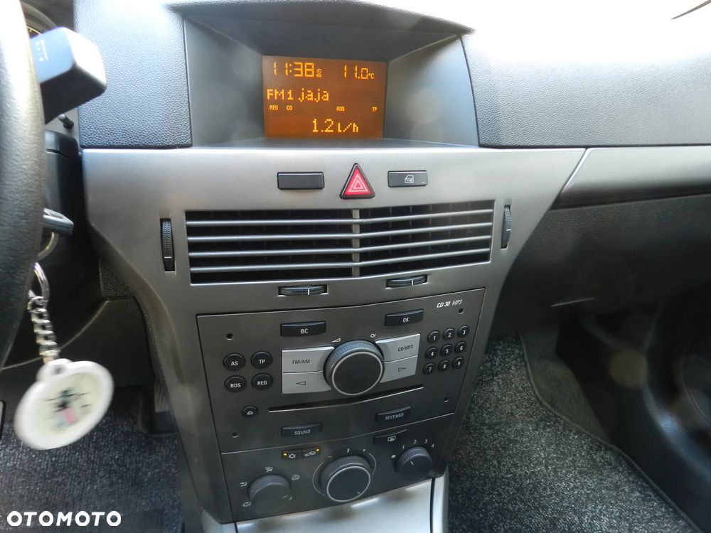 Opel Astra III GTC 1.4 Cosmo - 22