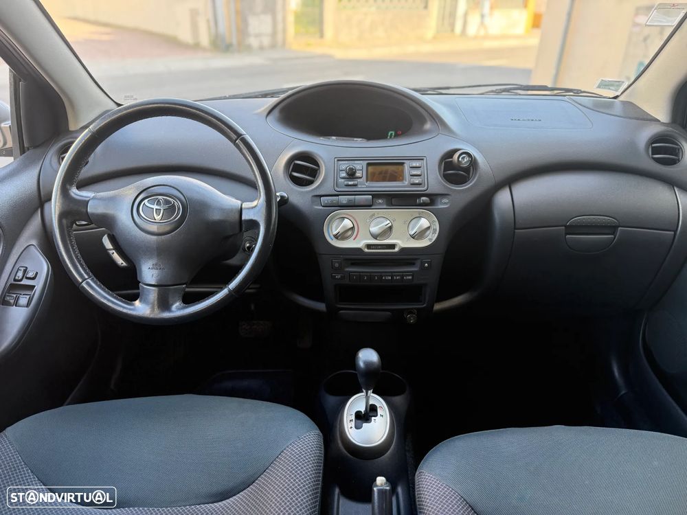 Toyota Yaris 1.0 Sol MMT AC - 9