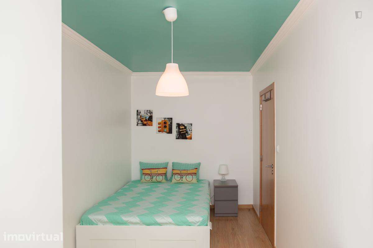 Quarto - localizado em Baixa Coimbra - Grande imagem: 3/25