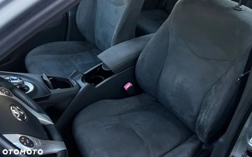 Toyota Prius 1.8 HSD Sol - 8