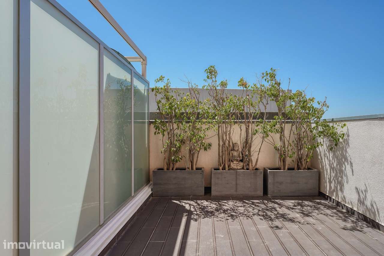 T2 com terraço privativo, garagem e elevador em Marvila - Grande imagem: 2/36