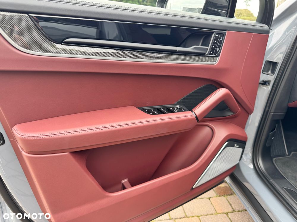 Porsche Cayenne Turbo E-Hybrid PHEV - 17