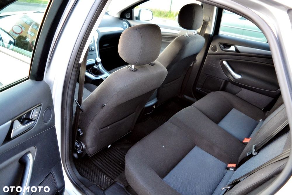 Ford Mondeo 2.0 TDCi Ambiente - 10