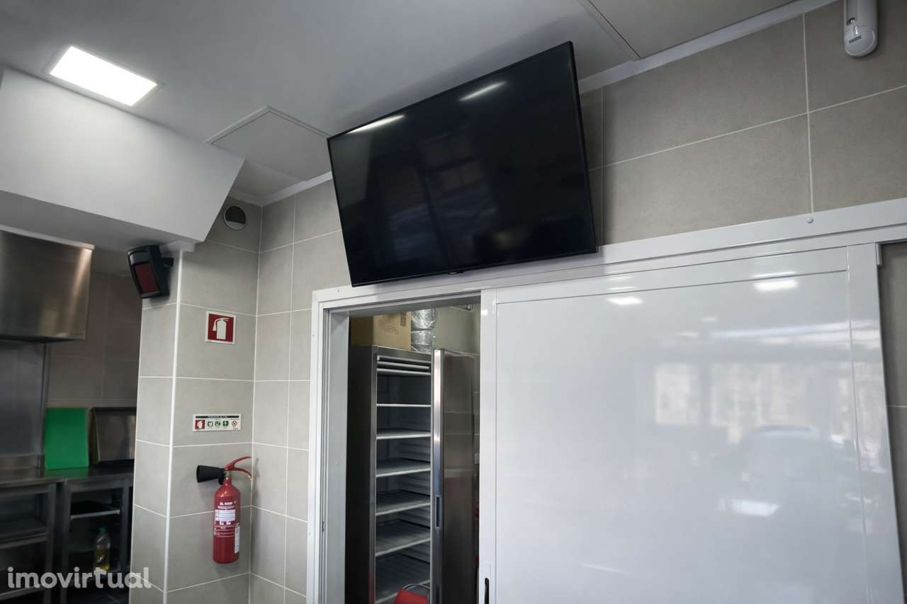 Mem Martins - Churrasqueira nova. - Grande imagem: 4/15