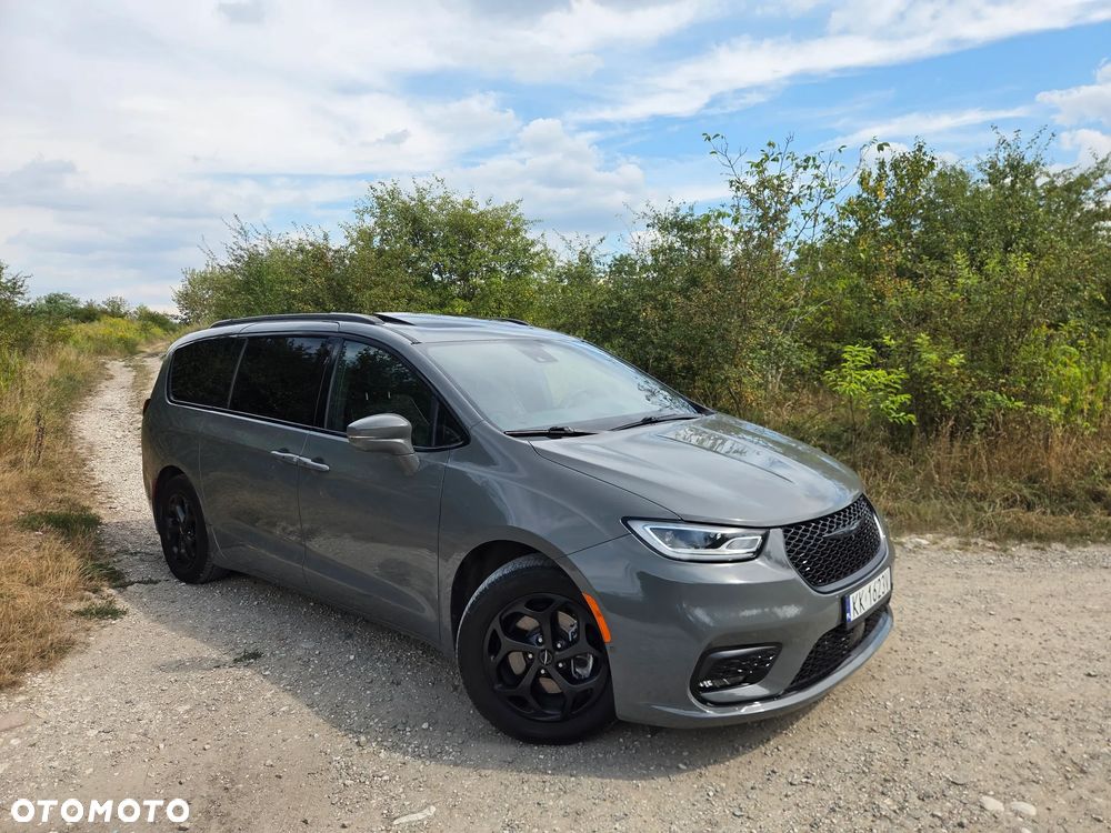 Chrysler Pacifica - 1
