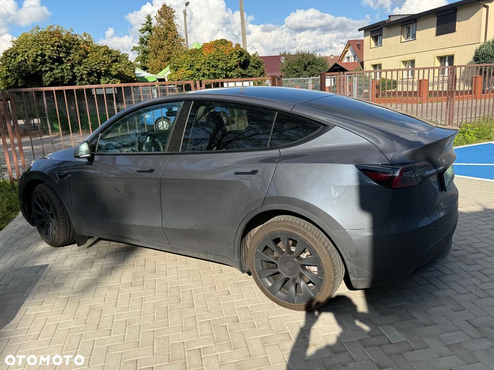 Tesla Y Long Range AWD - 6