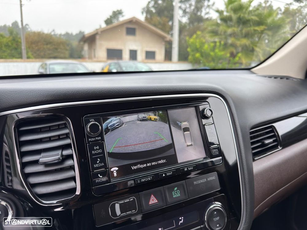 Mitsubishi Outlander 2.0 Instyle Navi - 29