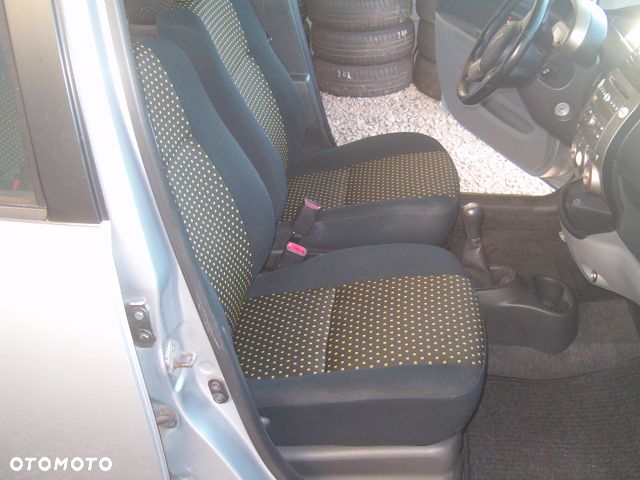 Daihatsu Sirion - 16