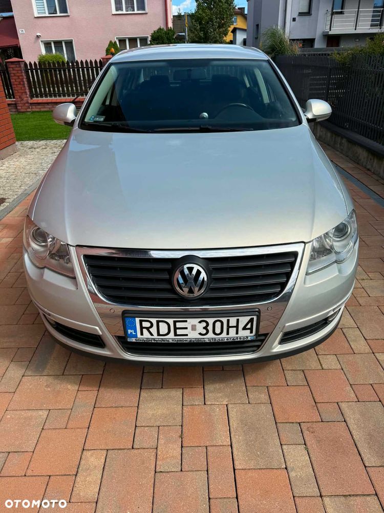 Volkswagen Passat - 4