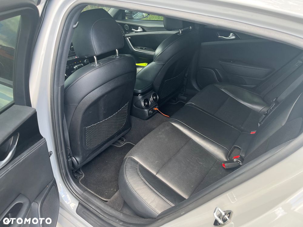 Kia Stinger 2.0 T-GDI GT Line - 11