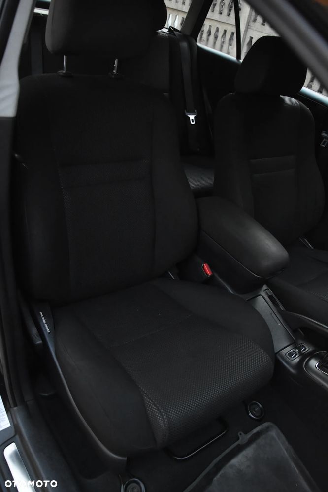 Toyota Avensis 1.8 VVT-i Combi - 12