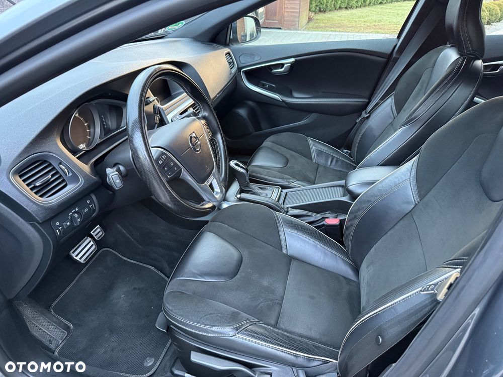 Volvo V40 D3 Geartronic RDesign - 19