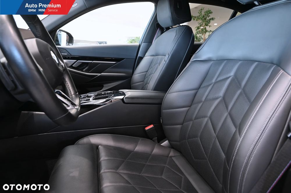 BMW Seria 5 520i mHEV - 10