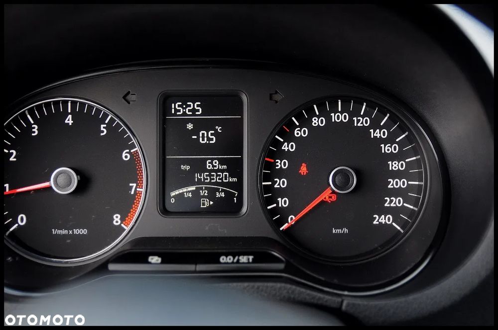 Volkswagen Polo 1.2 Comfortline - 28