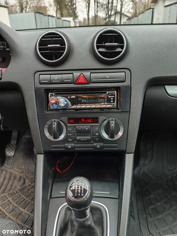 Audi A3 Sportback 1.6 FSI Attraction - 11