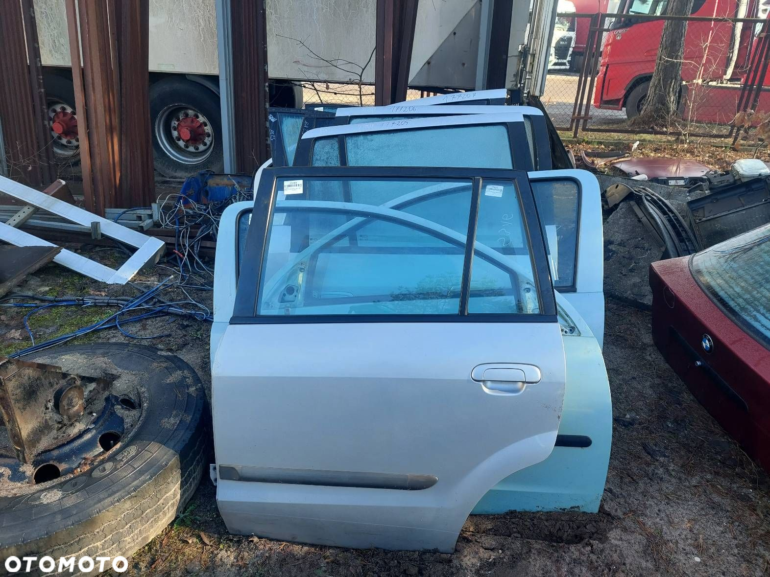 DRZWI KOMPLETNE LEWY TYŁ MAZDA PREMACY I 18G - 6