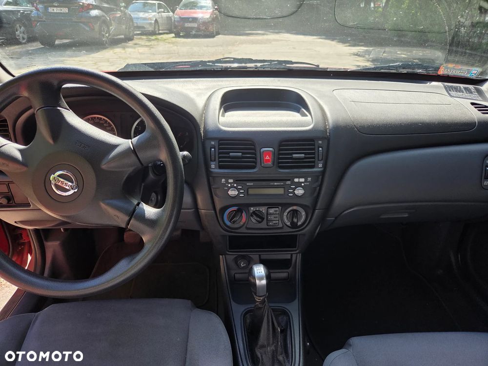 Nissan Almera 1.5 Visia + - 5