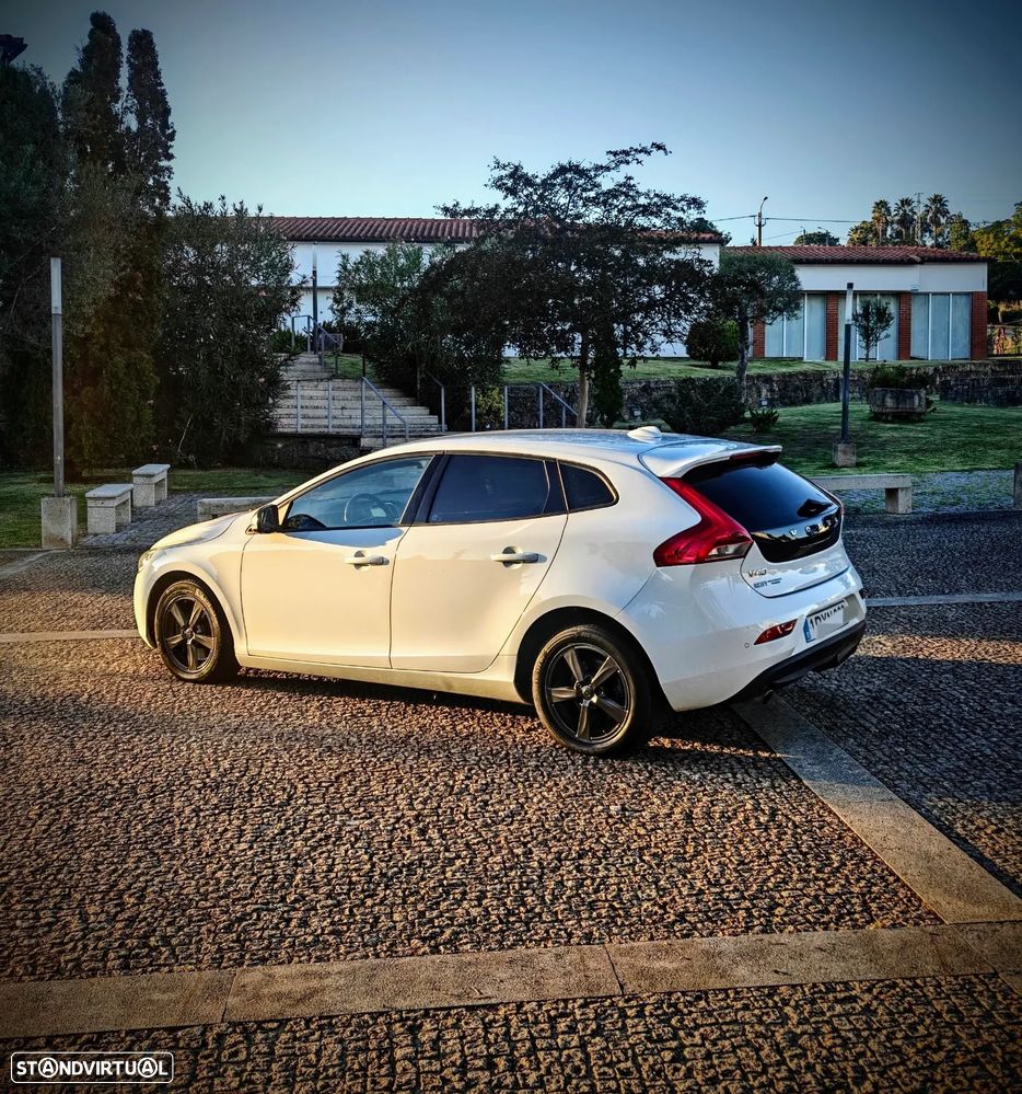Volvo V40 D3 Momentum - 26