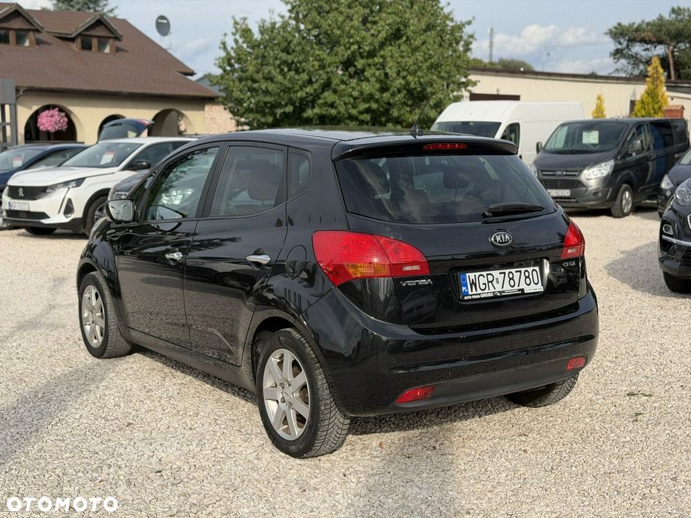 Kia Venga 1.6 CRDi 128 Business Line - 11