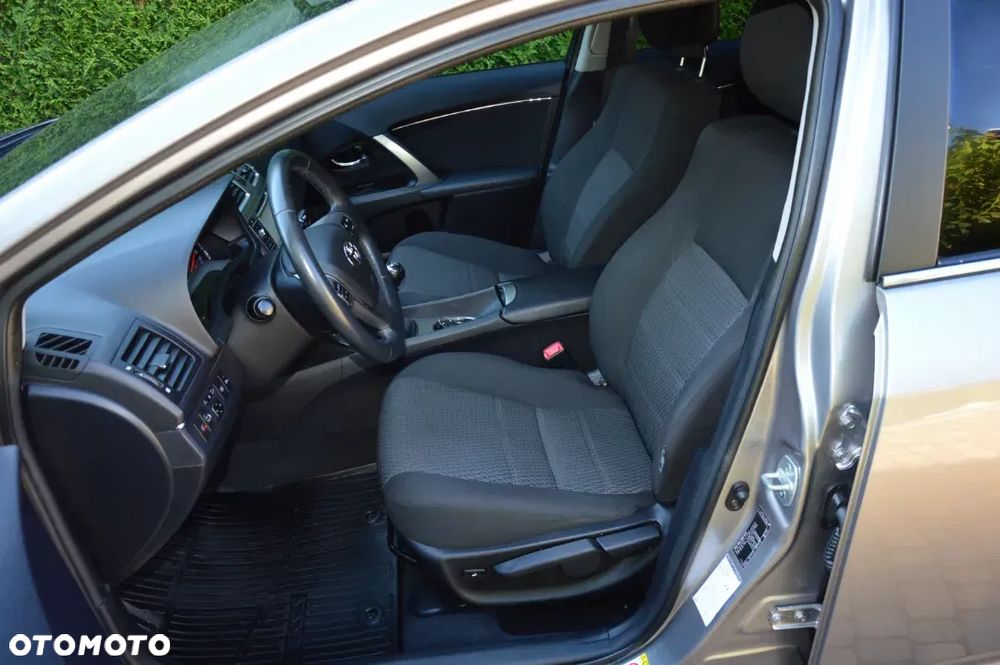 Toyota Avensis 2.0 D-4D Edition - 10