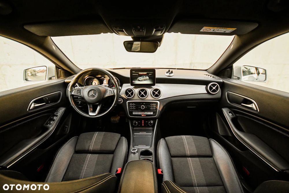 Mercedes-Benz CLA 180 7G-DCT Peak Edition - 23