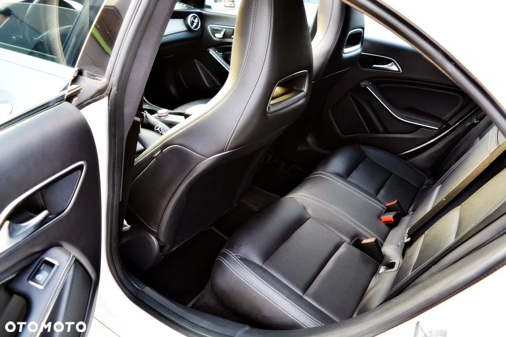 Mercedes-Benz CLA 250 4Matic 7G-DCT AMG Line - 19