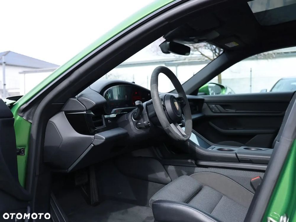 Porsche Taycan 4 Cross Turismo - 3