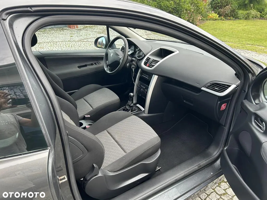 Peugeot 207 - 31