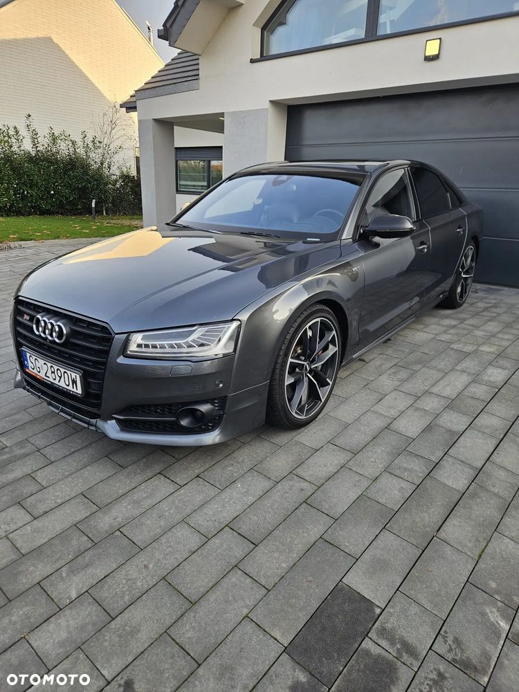 Audi S8 - 1
