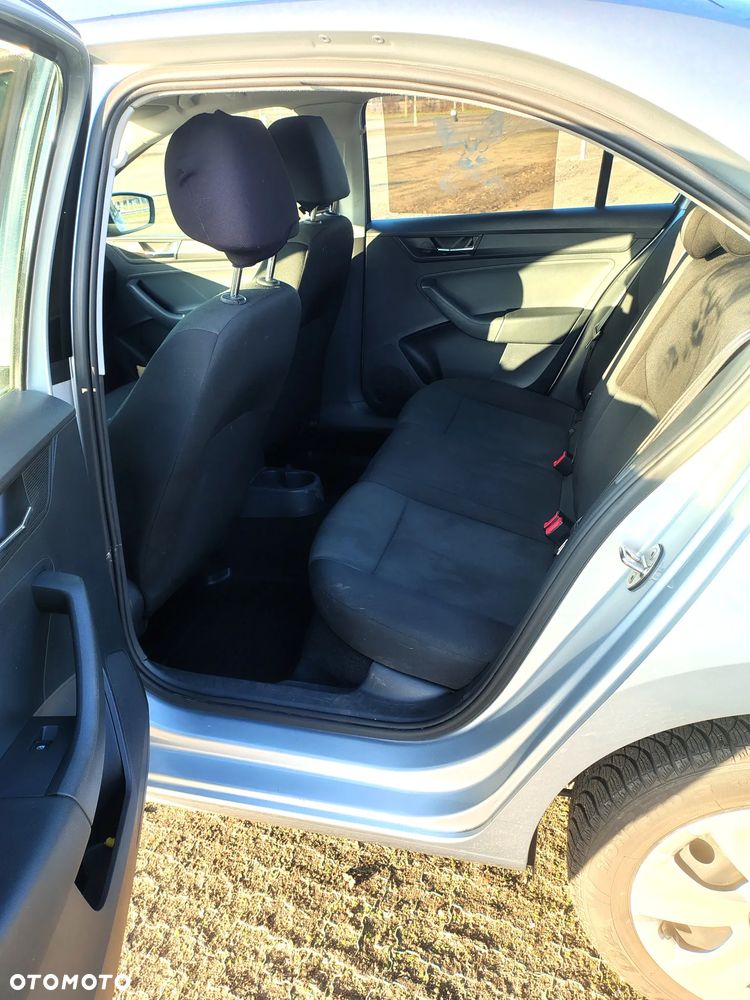 Skoda RAPID 1.0 TSI Active - 14