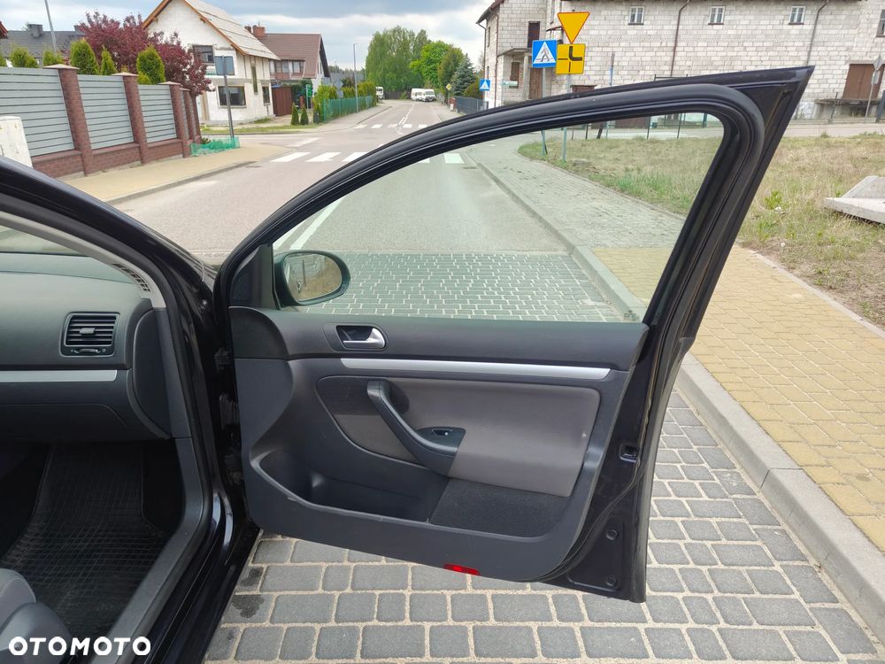Volkswagen Golf 1.9 TDI DPF United BlueMotion - 23