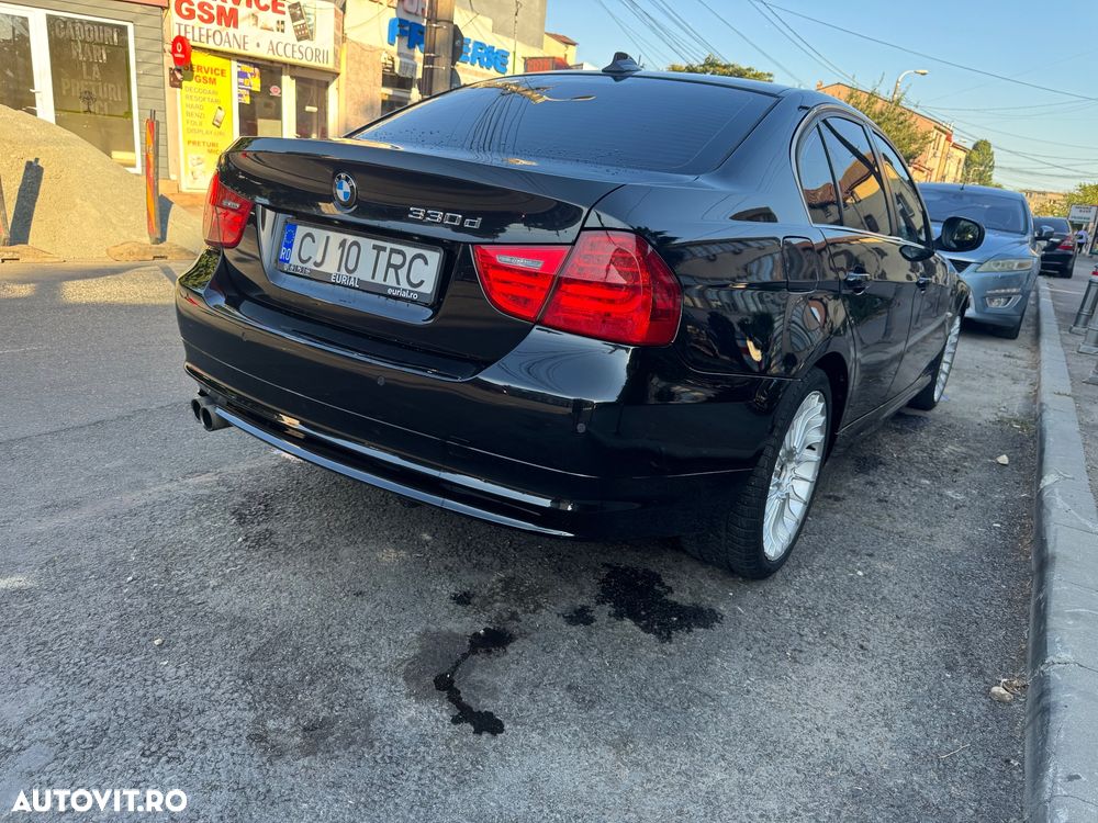 BMW Seria 3 330d DPF Touring Aut. Edition Sport - 9
