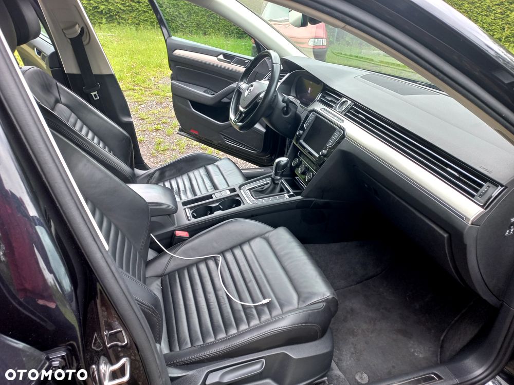 Volkswagen Passat - 12
