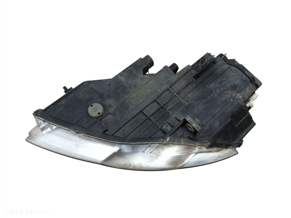 LAMPA PRAWY PRZÓD VOLKSWAGEN PASSAT B6 (2005-2010) 2.0 TDI 140KM - 4